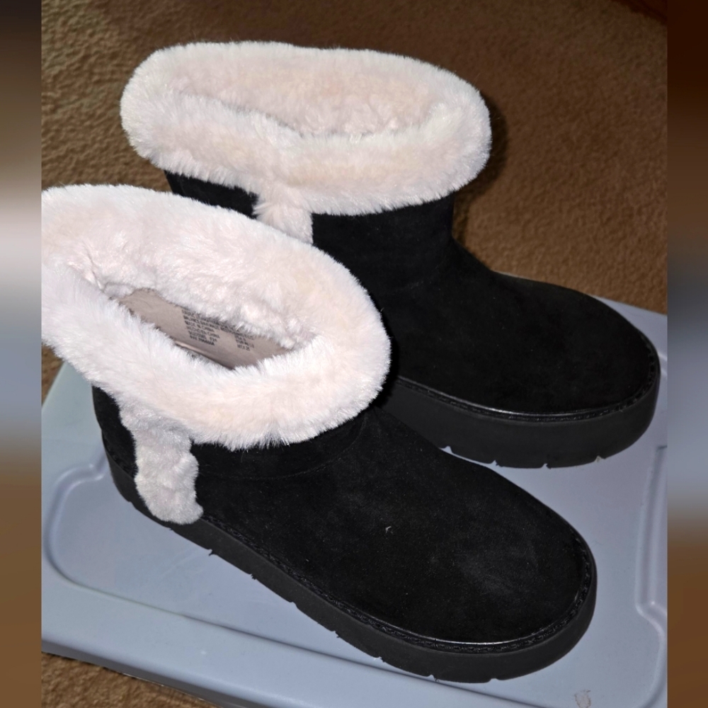 Women's Black and White Fur-Lined Boots. Brand New No Tags